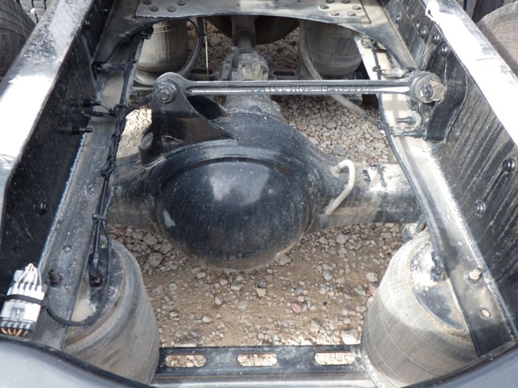 2022-volvo-vnl-760-image-12