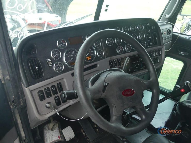 2020-peterbilt-389-image-15