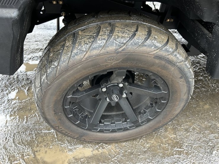 2024-envy-nv4-electric-utility-cart-image-12