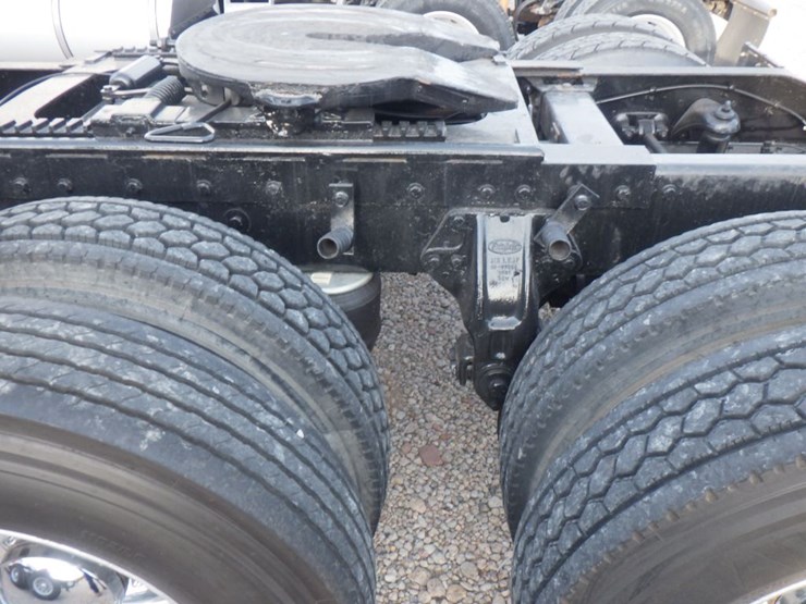 1997-peterbilt-379-image-16