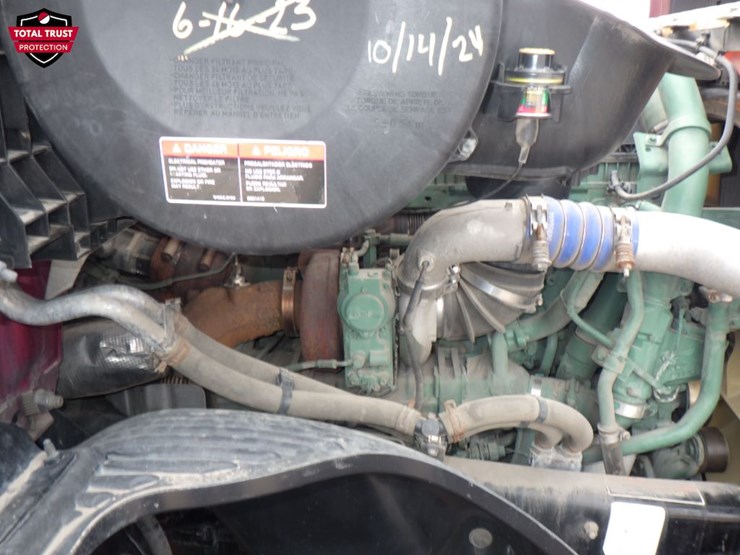 2023-volvo-vnl-300-image-22