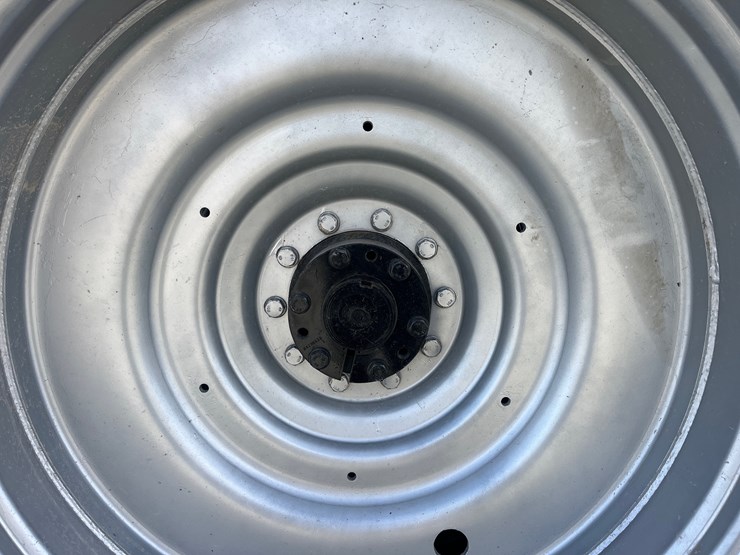 case-ih-magnum-370-cvt-image-25