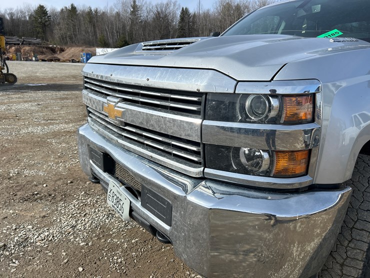 2018-chevrolet-2500-image-12