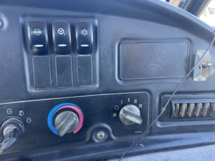 2010-caterpillar-740b-image-30