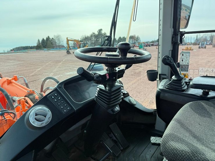 2017-doosan-dl220-5-image-52