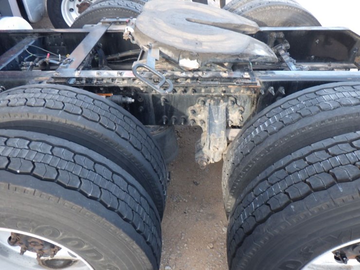 2019-volvo-vnl-760-image-18