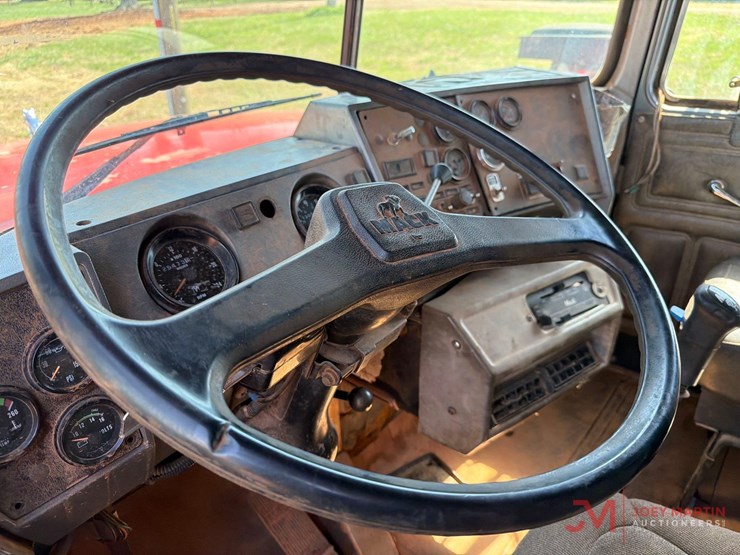 1993-mack-rd690s-image-29