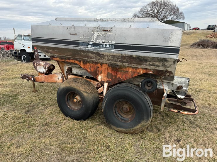 mobility-6.5-ton-pull-type-fertilizer-spreader-image-8