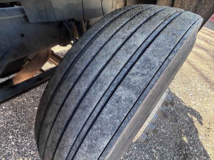 #1694-•-2004-isuzu-cab-and-chassis-image-61