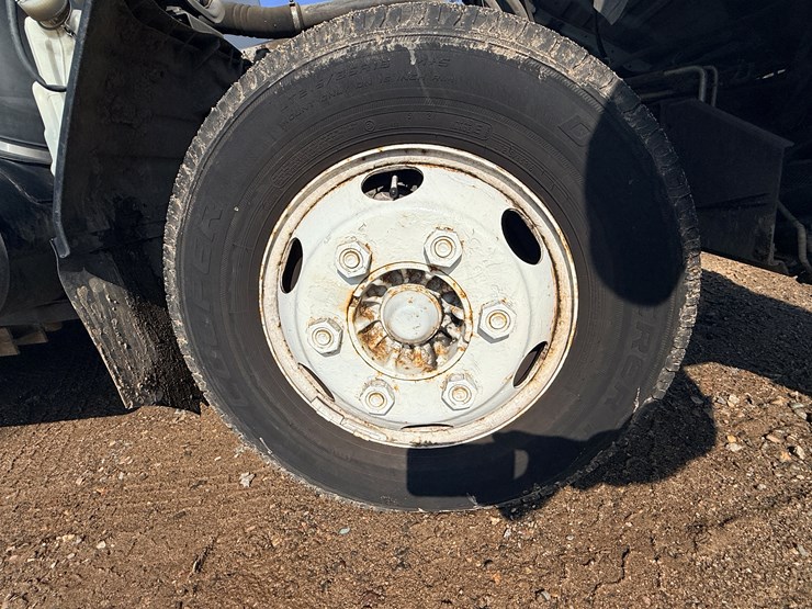 2004-isuzu-npr-image-54