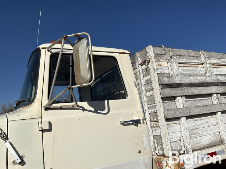 1979-ford-700-image-17