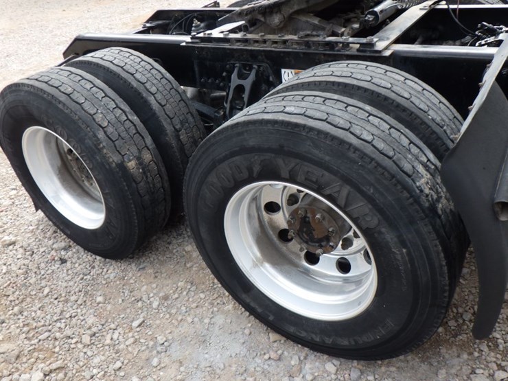 2022-kenworth-t680-image-5