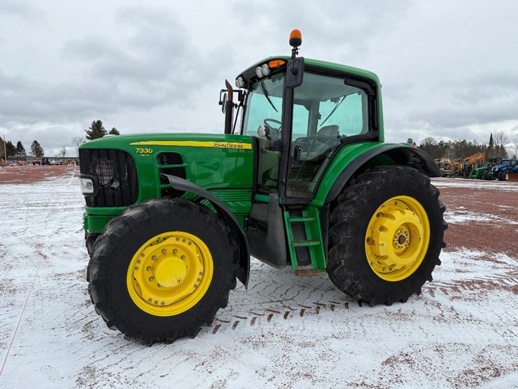 john-deere-7330-premium-image-1