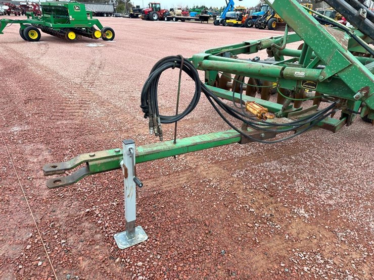 john-deere-235-image-29