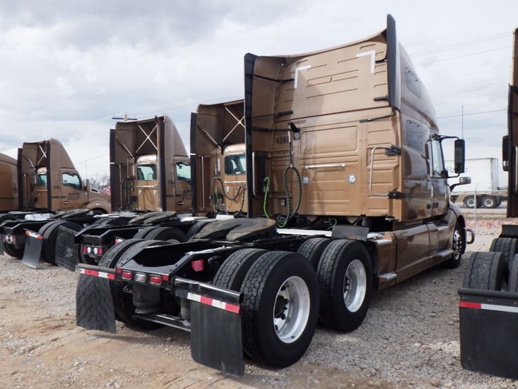 2022-volvo-vnl-760-image-10