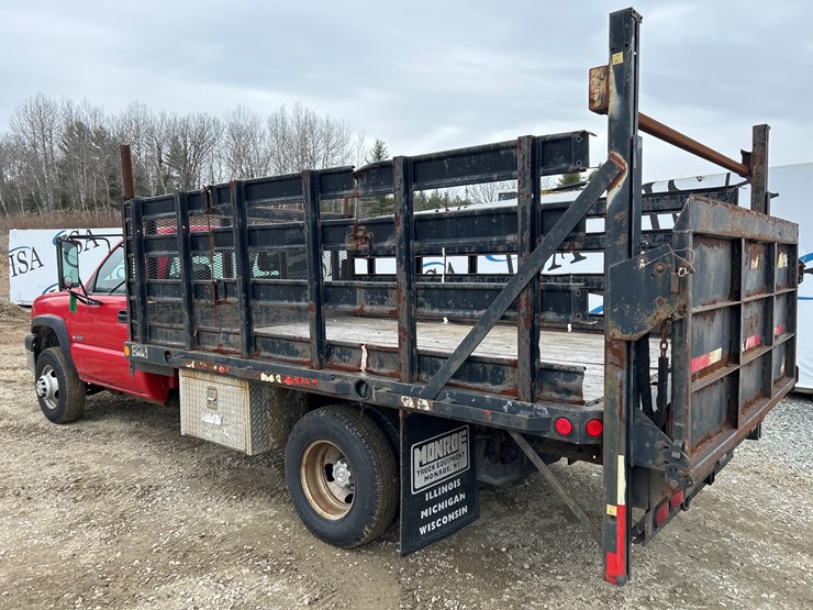 2006-chevrolet-3500-image-3