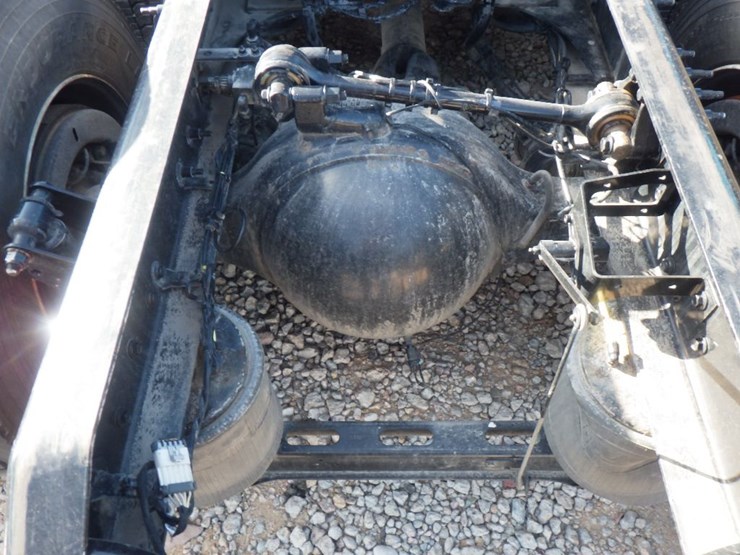 2021-volvo-vnl-300-image-9