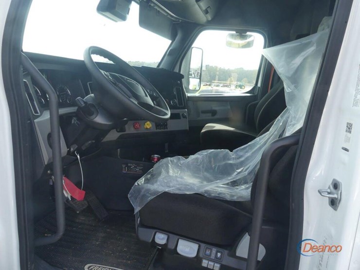 2026-freightliner-cascadia-116-image-13