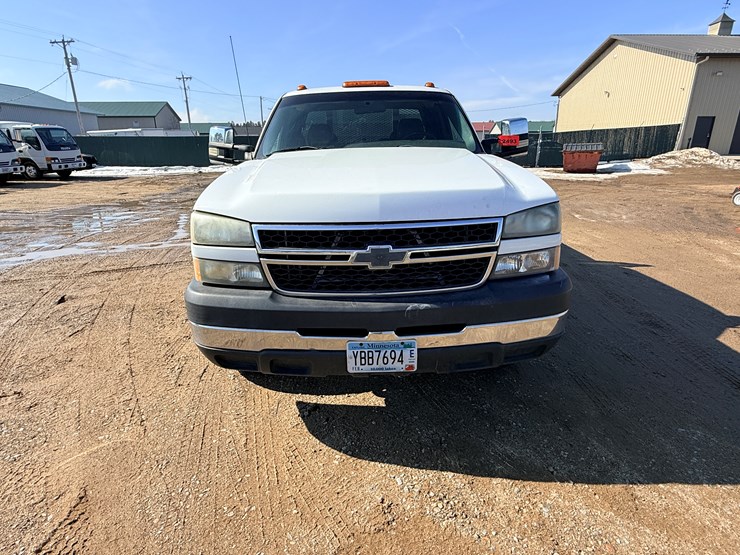 2006-chevrolet-3500hd-image-8