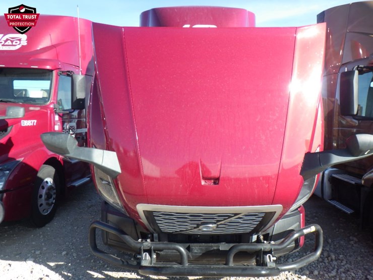 2022-volvo-vnl-300-image-19