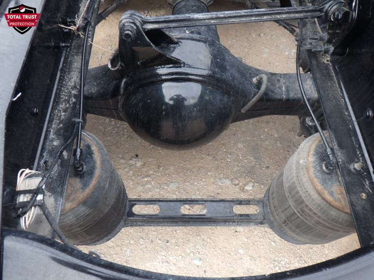 2023-volvo-vnl-300-image-11