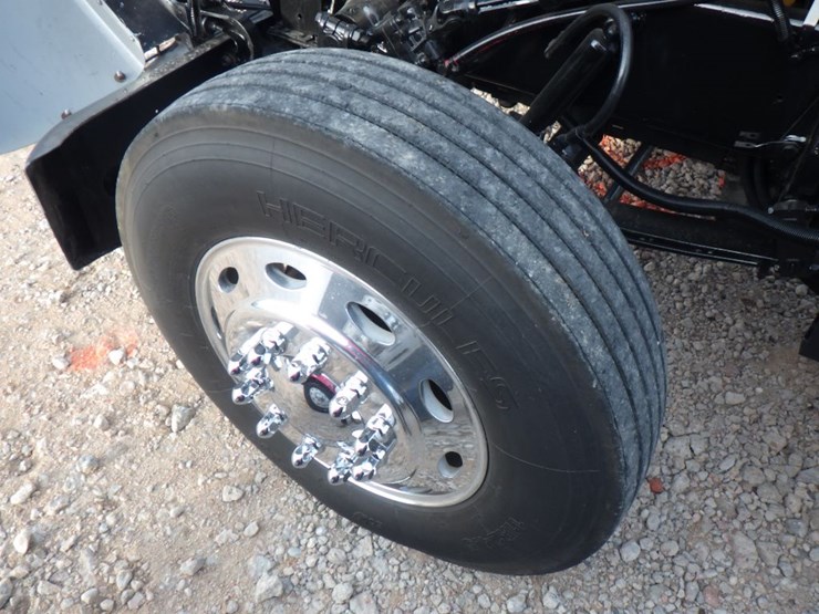 1997-peterbilt-379-image-24