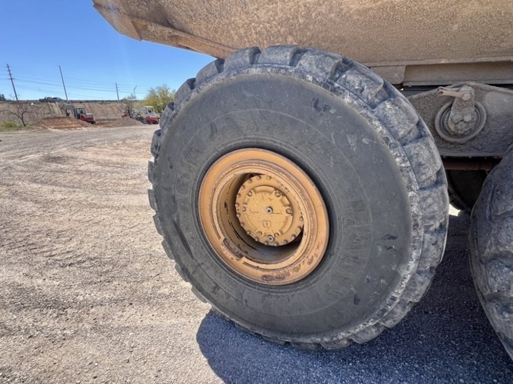 2012-caterpillar-740b-image-20