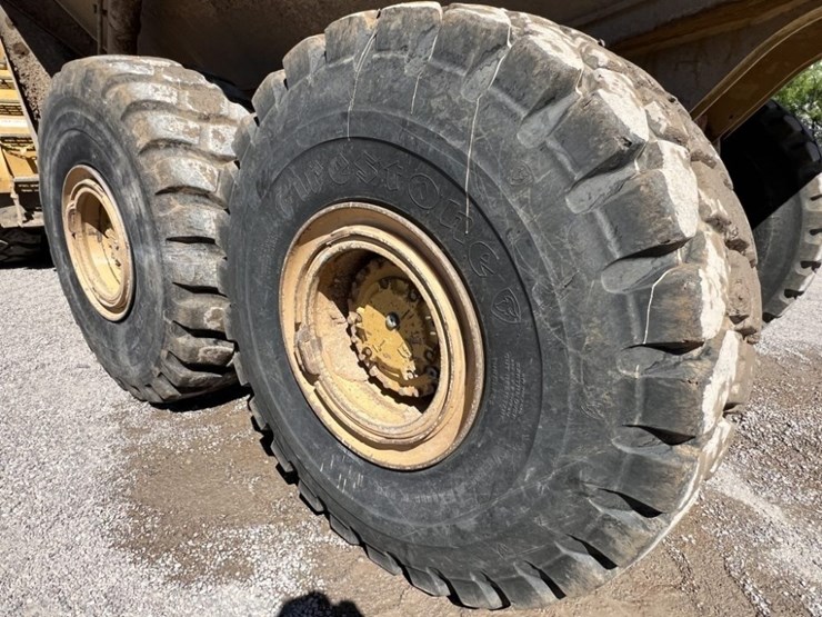 2013-caterpillar-740b-image-17