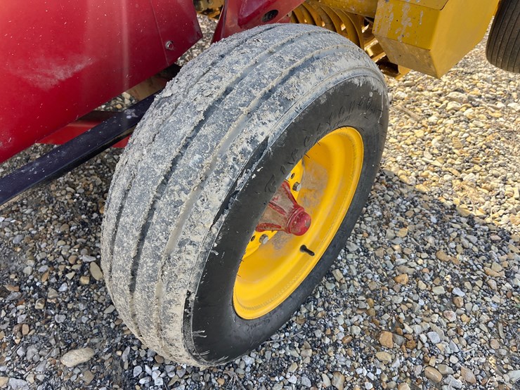 new-holland-575-image-11