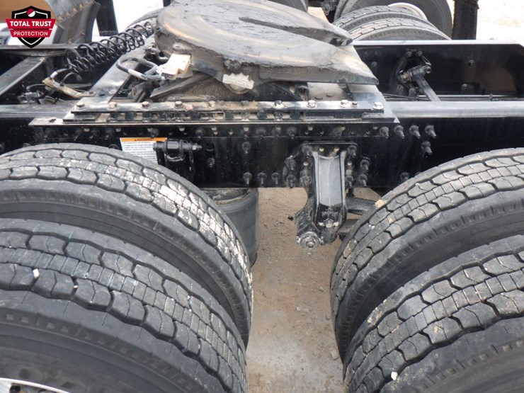 2023-volvo-vnl-300-image-13