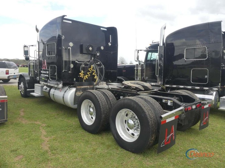 2020-peterbilt-389-image-3