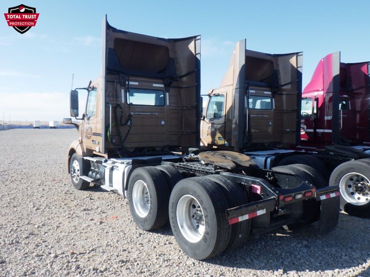 2022-volvo-vnl-300-image-9