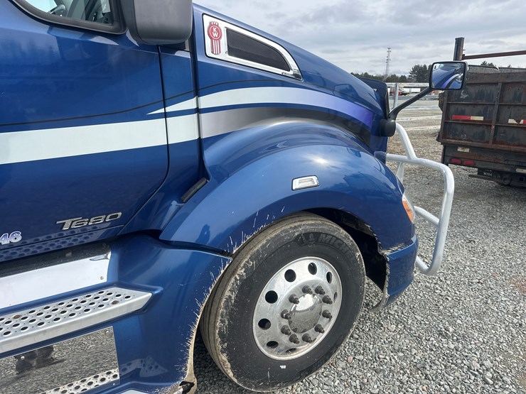 2020-kenworth-t680-image-16