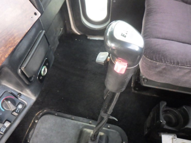 1997-peterbilt-379-image-21