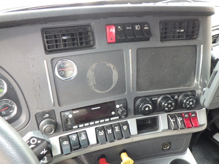 2022-kenworth-t680-image-19