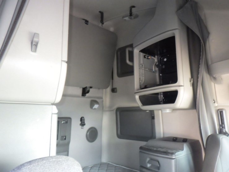 2020-volvo-vnl-760-image-6