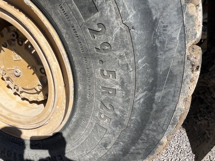 2013-caterpillar-740b-image-11