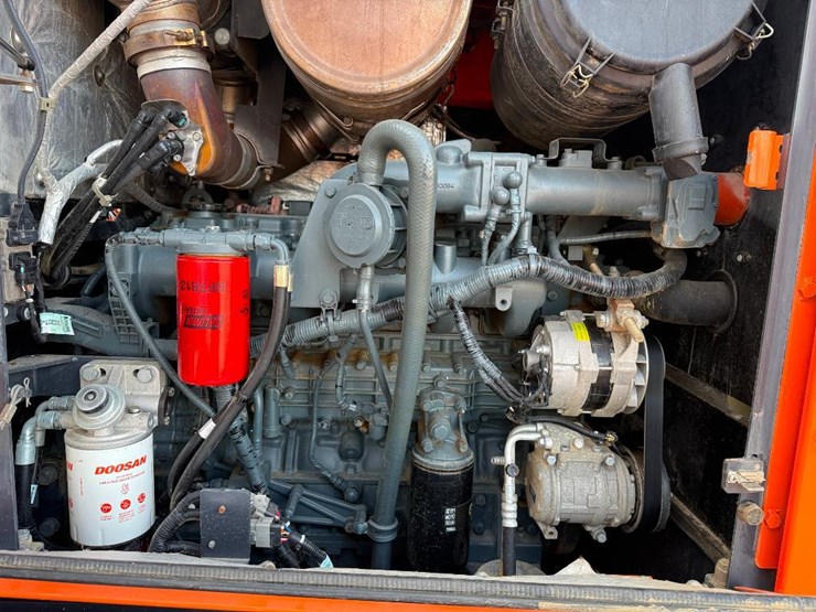 2017-doosan-dl220-5-image-45