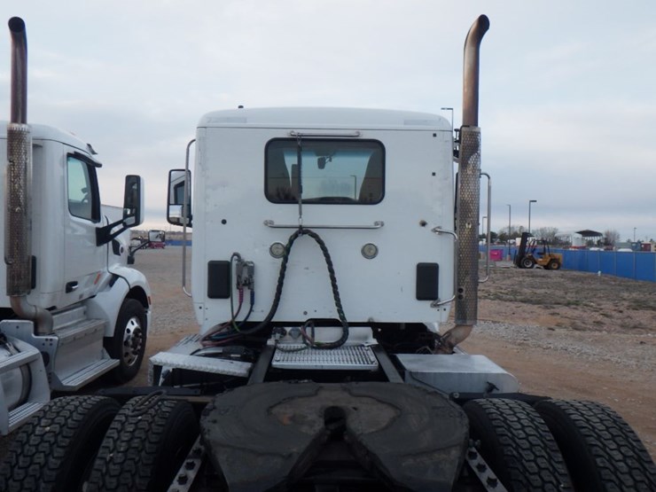 2018-peterbilt-579-image-12