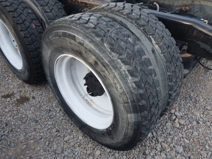 2014-freightliner-coronado-image-13