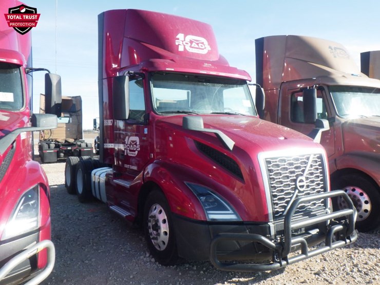 2022-volvo-vnl-300-image-3