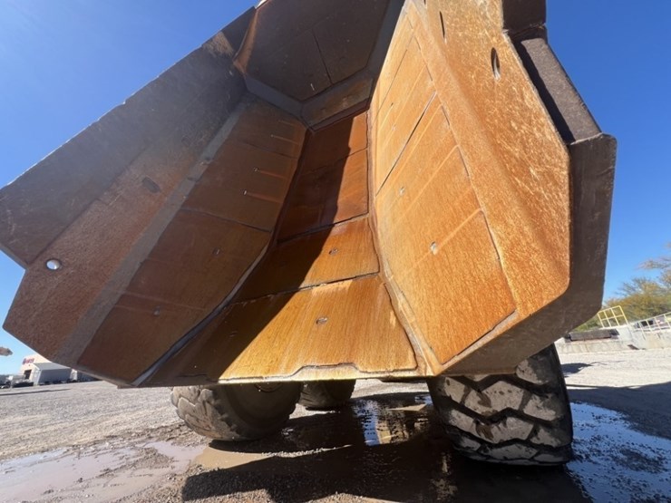 2010-caterpillar-740b-image-46