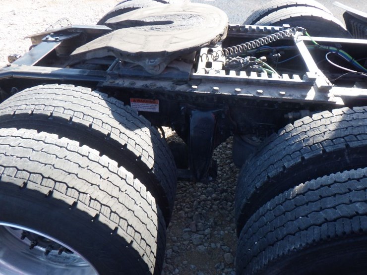 2021-freightliner-cascadia-126-image-7