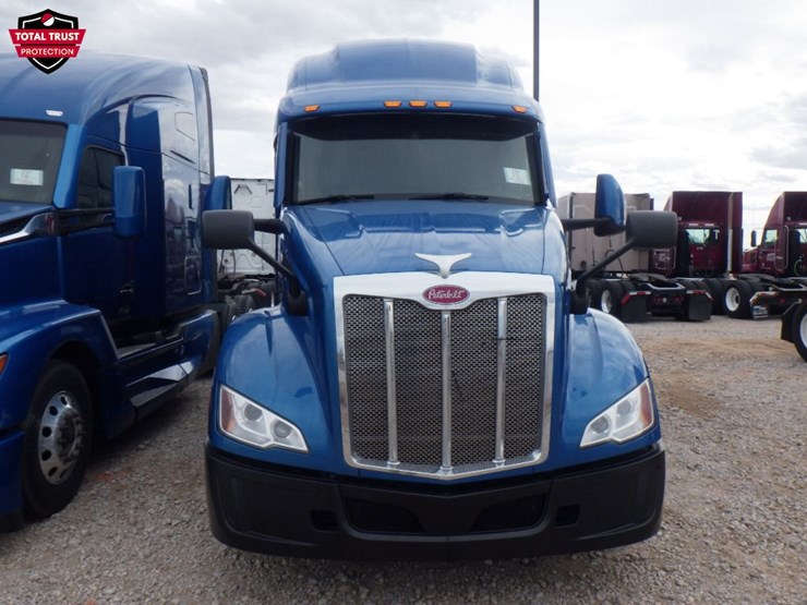 2022-peterbilt-579-image-2