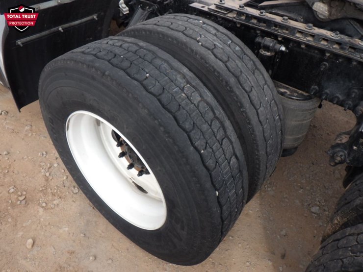 2024-volvo-vnl-300-image-13