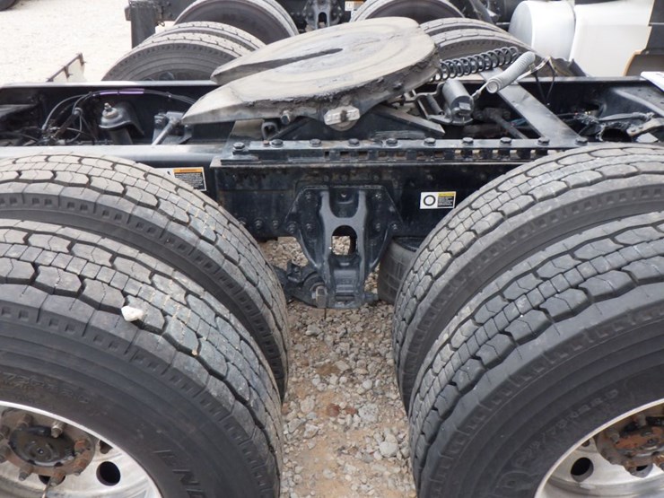 2022-kenworth-t680-image-8