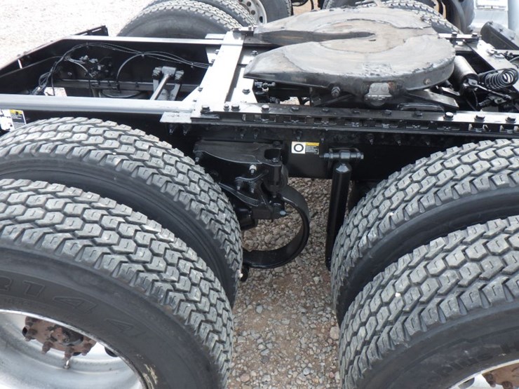 2018-peterbilt-579-image-6