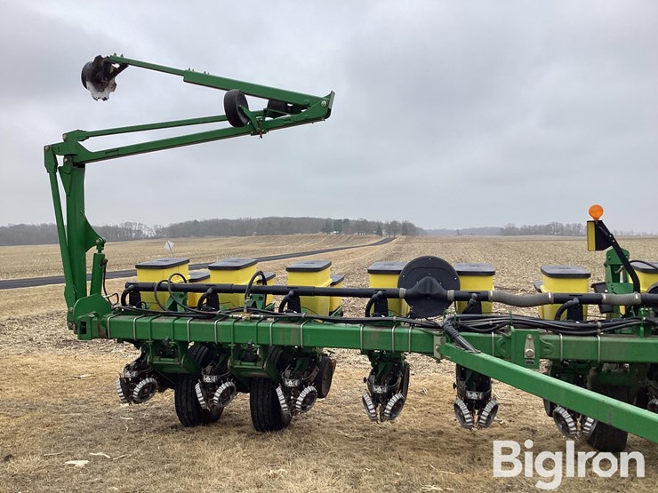 2010-john-deere-1770nt-image-14