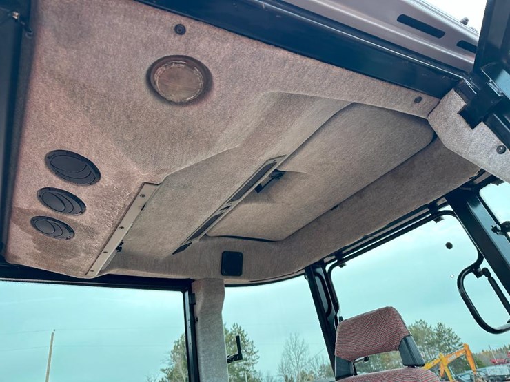 massey-ferguson-8160-image-48