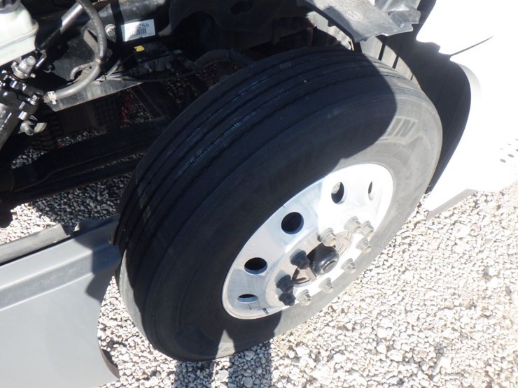 2021-freightliner-cascadia-126-image-24